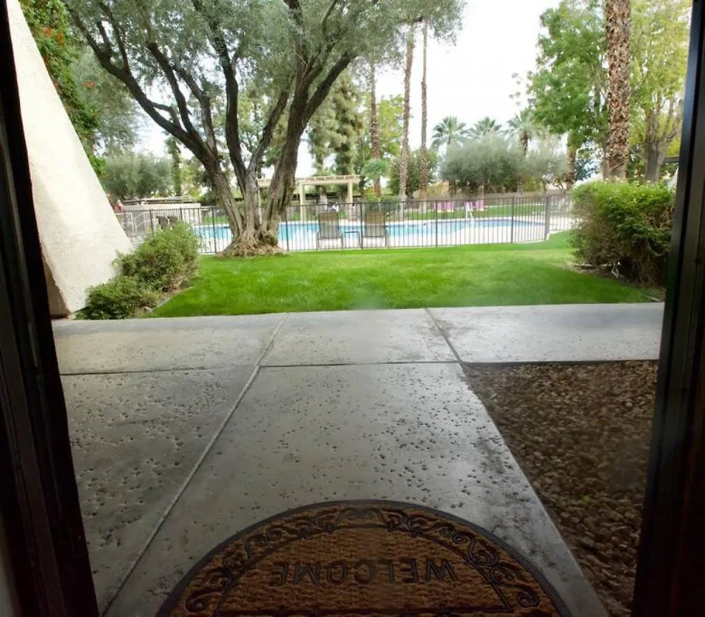 Vila Poolside Palm Springs Getaway 0*,